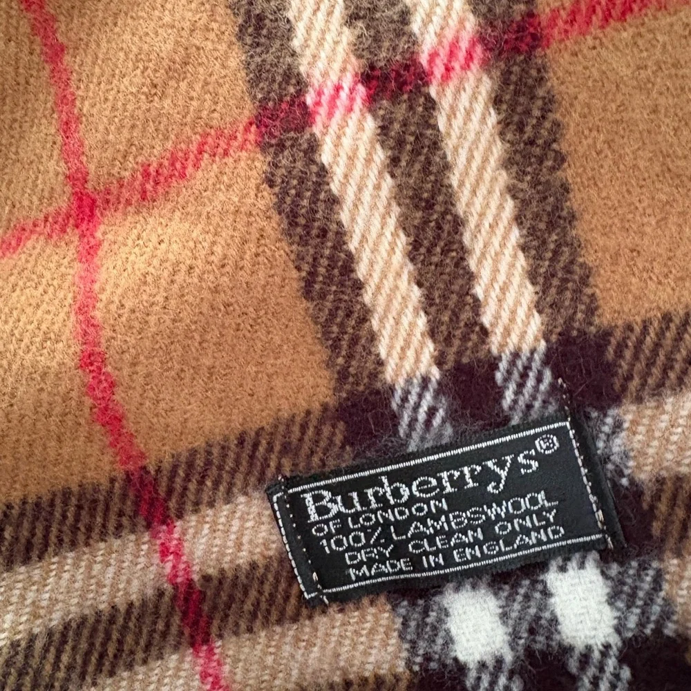 Burberry 100% Lambswool Scarf - Picture 6 of 6